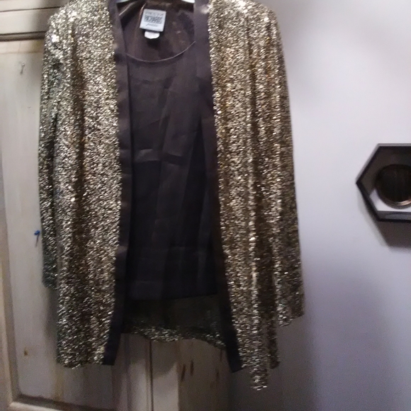 R & M Richards - Picture 1 of 7